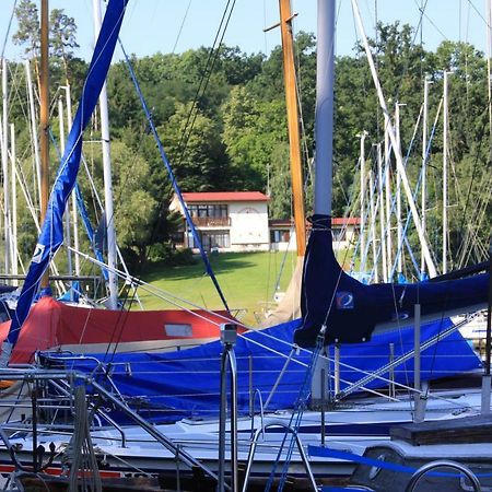 Готель Yacht Club Barrandov Kozli u Orlika Екстер'єр фото