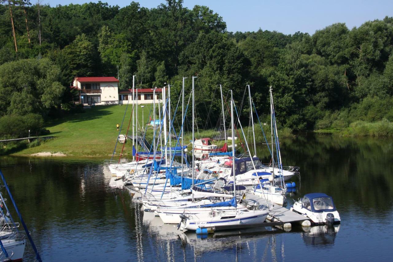 Готель Yacht Club Barrandov Kozli u Orlika Екстер'єр фото