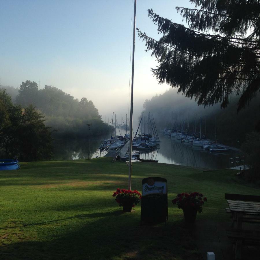 Готель Yacht Club Barrandov Kozli u Orlika Екстер'єр фото